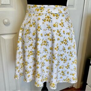 Hollister Floral Mini Skirt in White and Yellow
Ultra High-Rise